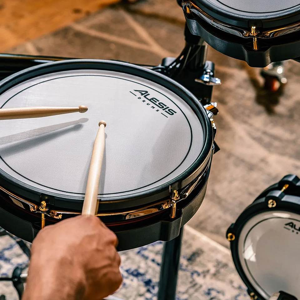 alesis-strata-core-01