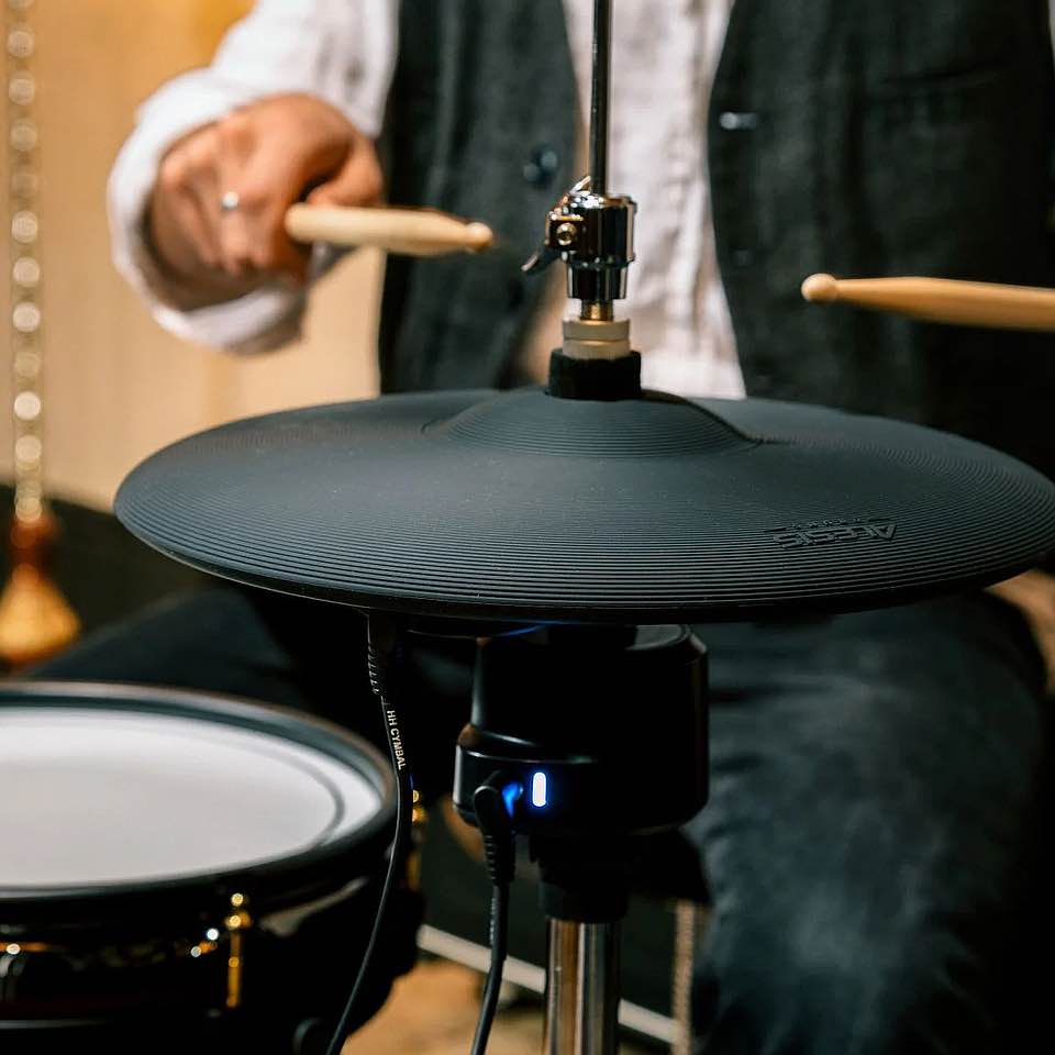 alesis-strata-core-02