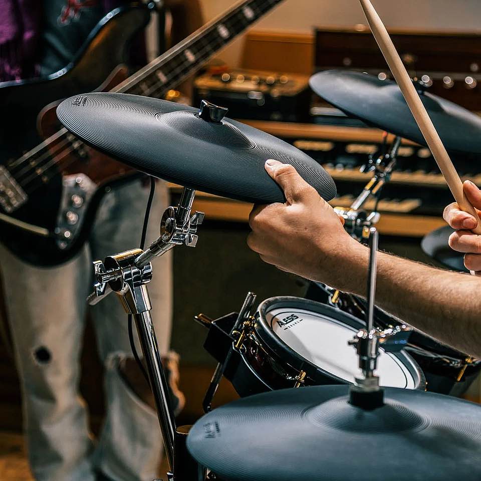 alesis-strata-core-03