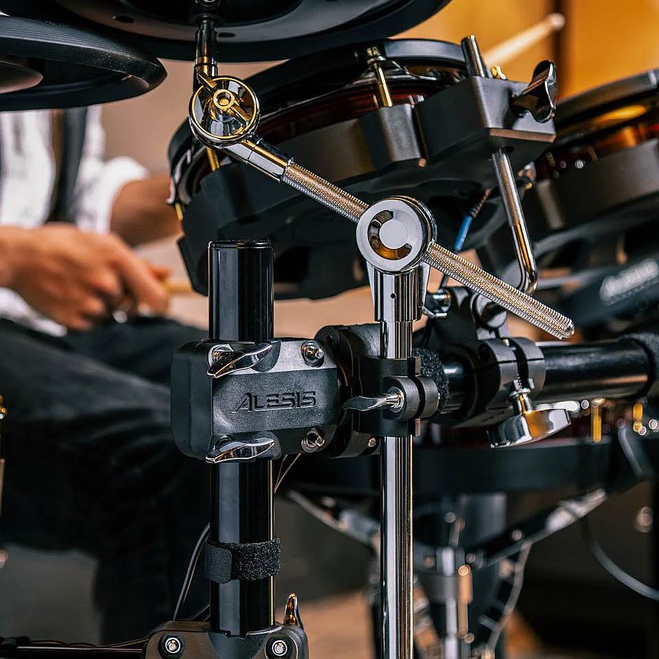 alesis-strata-core-04