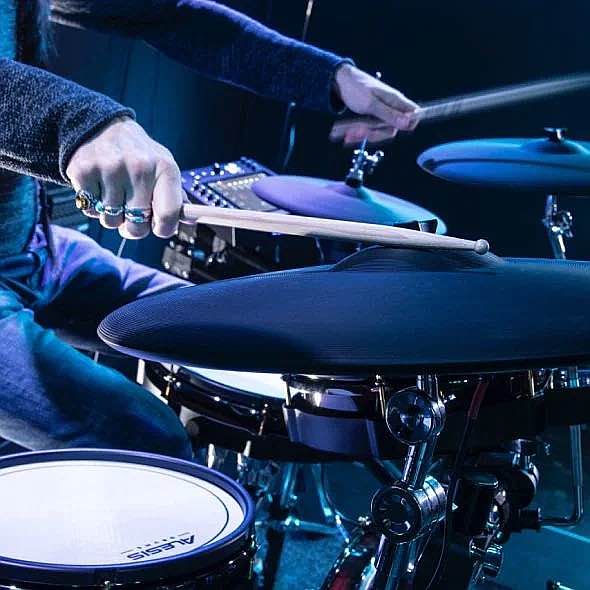 alesis-strata-prime-02